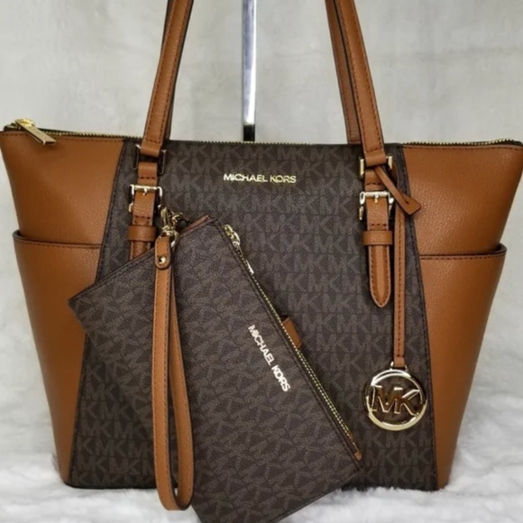 🎉Host Pick x2🎉 NEW MICHAEL KORS 2 SET AUTHENTICITY GUARANTEED - Picture 9 of 12